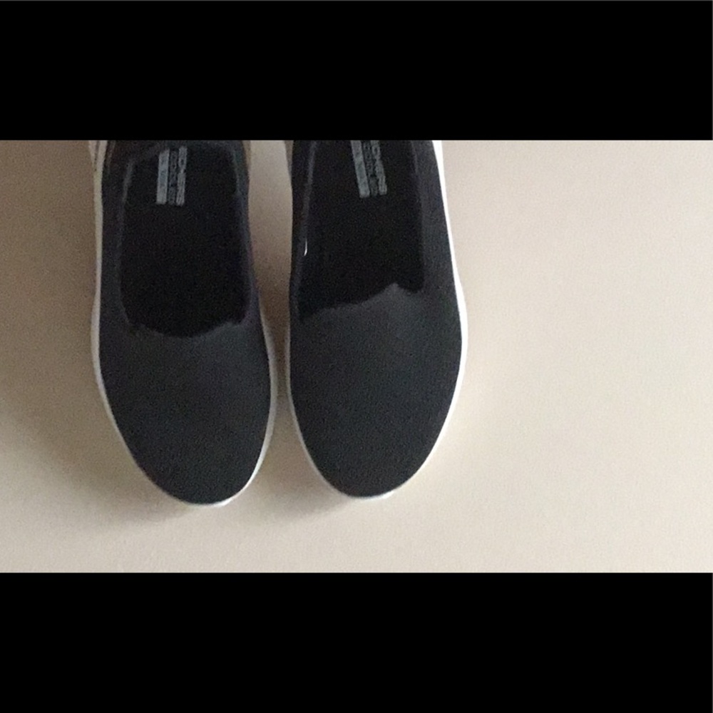NWOT Skechers Go Walk Flex 7.5 Wide Width Black